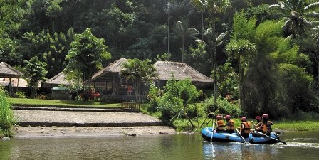 メガ・ラフティング社ラフティング