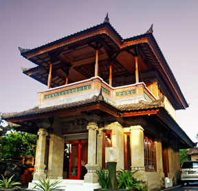 バリ ラトゥ ティアラ