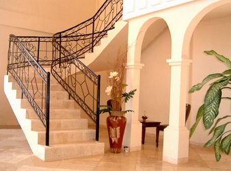 バリ ラトゥ ティアラ