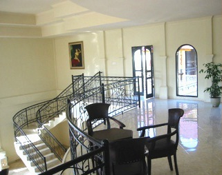 バリ ラトゥ ティアラ